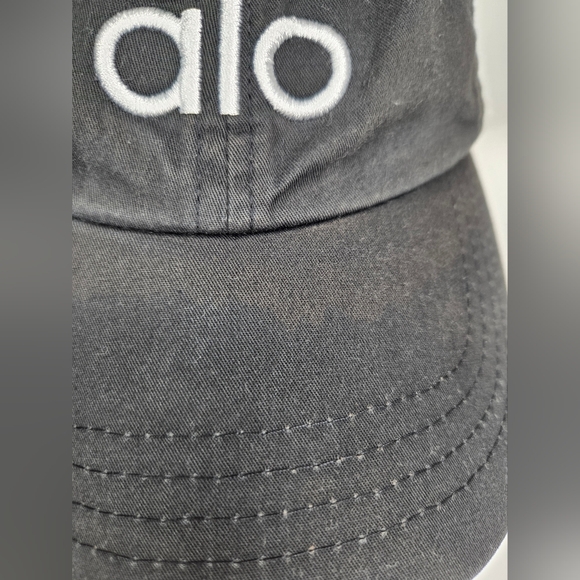 ALO Yoga OS Black Off-duty Cap - Picture 3 of 6